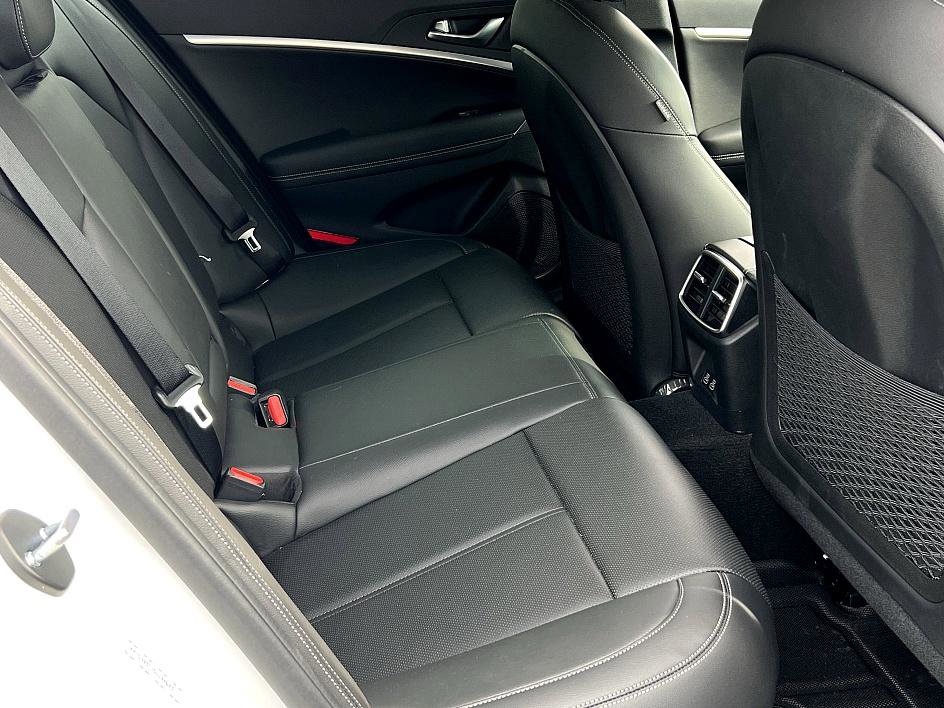2025 Genesis G70 2.5T photo 22