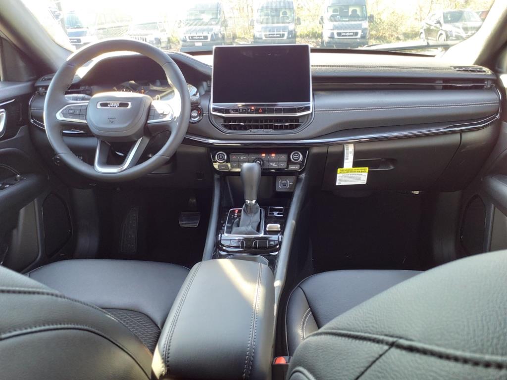 2024 Jeep Compass Latitude photo 9