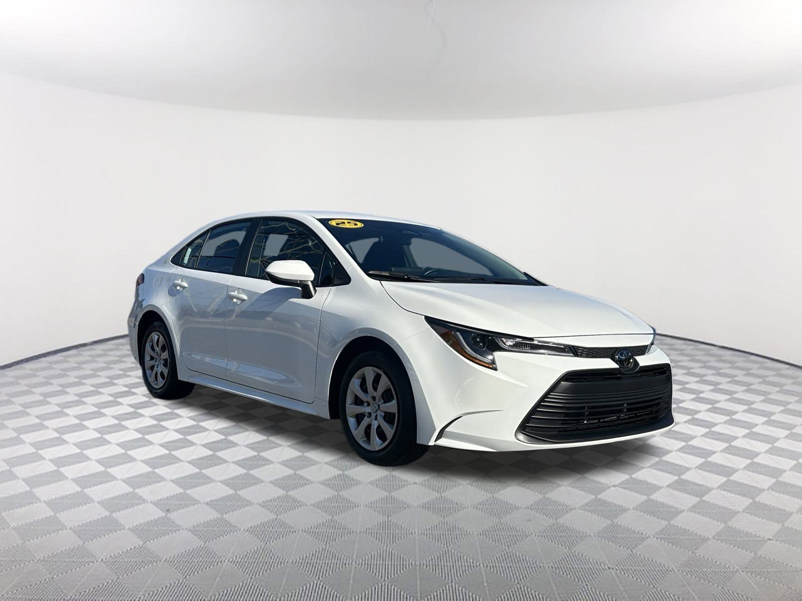 2025 Toyota Corolla LE photo 3