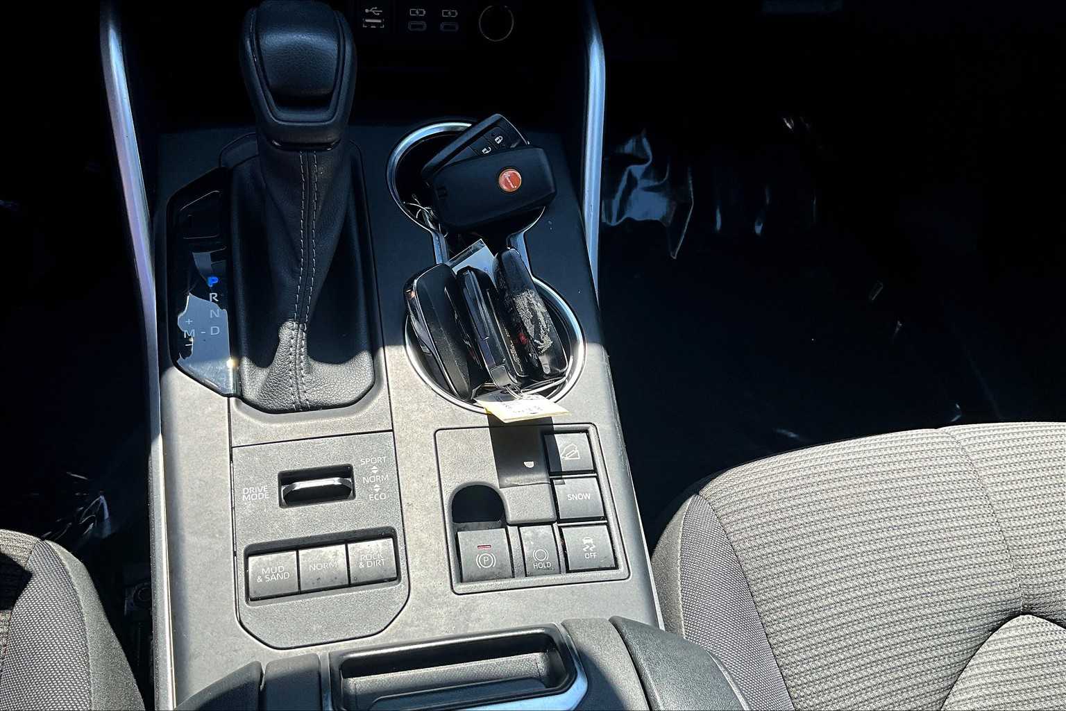 2023 Toyota Highlander L photo 29