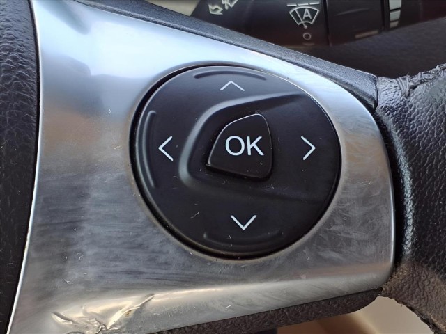 2014 Ford C-Max Hybrid SEL photo 24