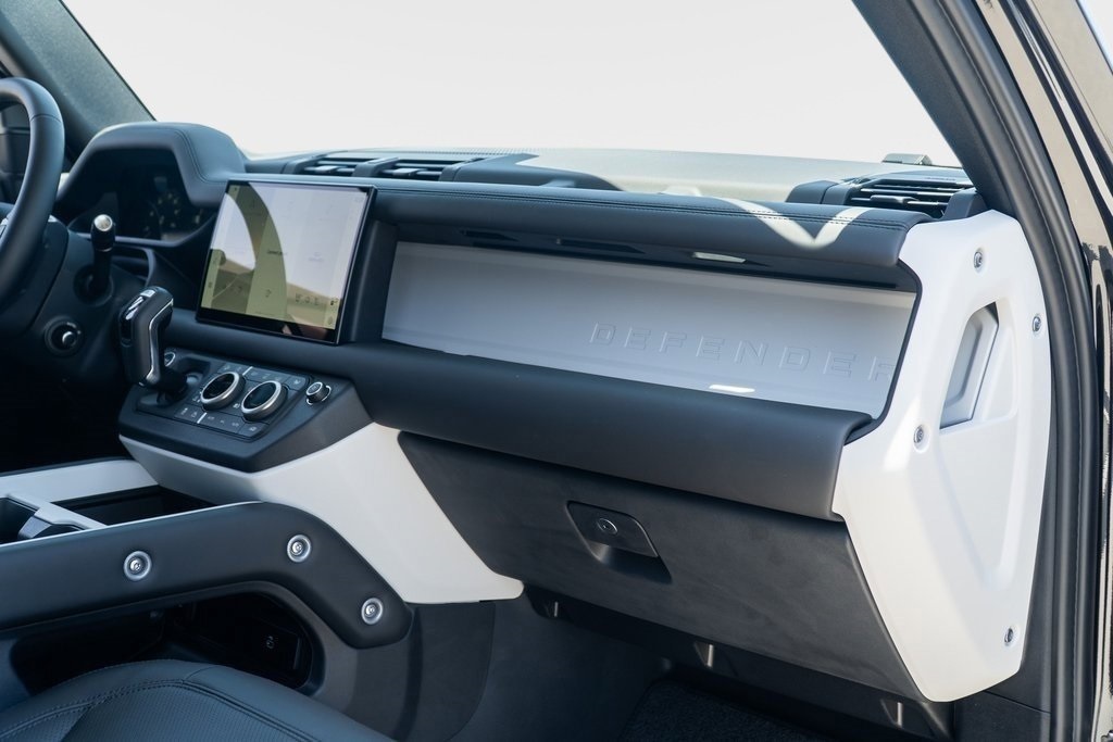 2025 Land Rover Defender 110 X-Dynamic SE photo 20