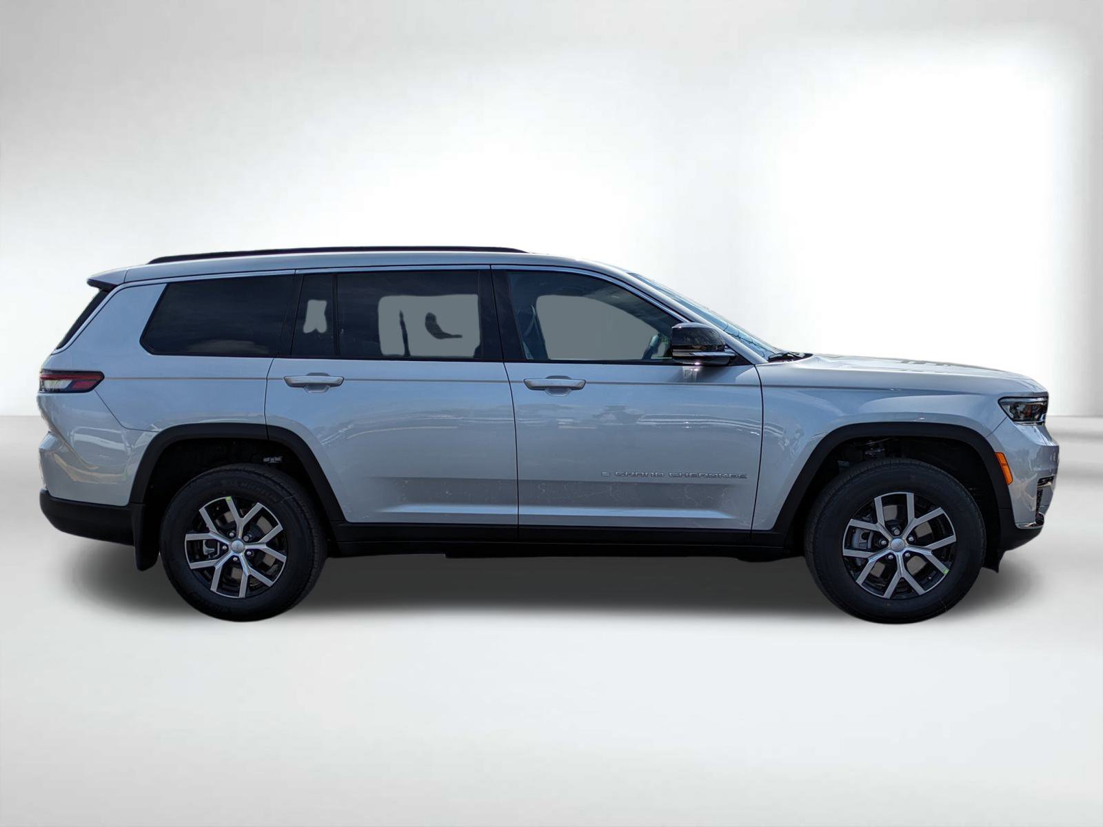 2025 Jeep Grand Cherokee Limited photo 2