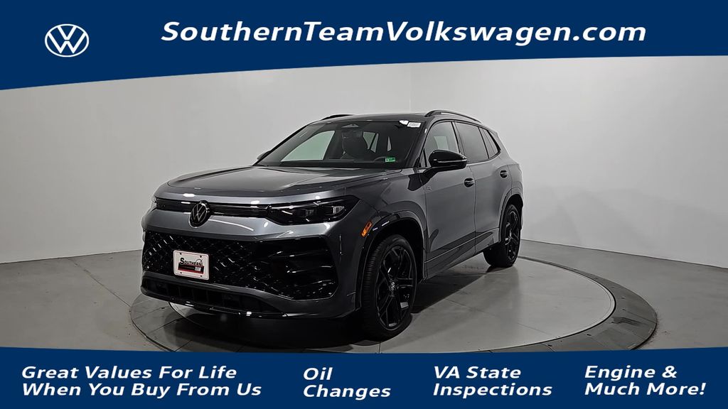2025 Volkswagen Tiguan SE R-LINE BLACK's photo