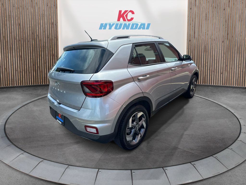 2025 Hyundai Venue SEL photo 2