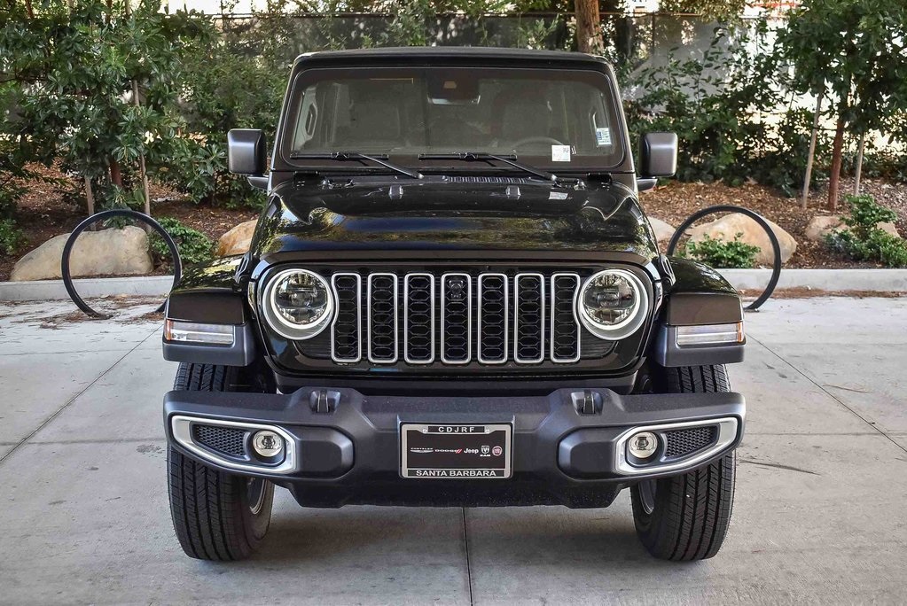 2025 Jeep Wrangler Sahara photo 2