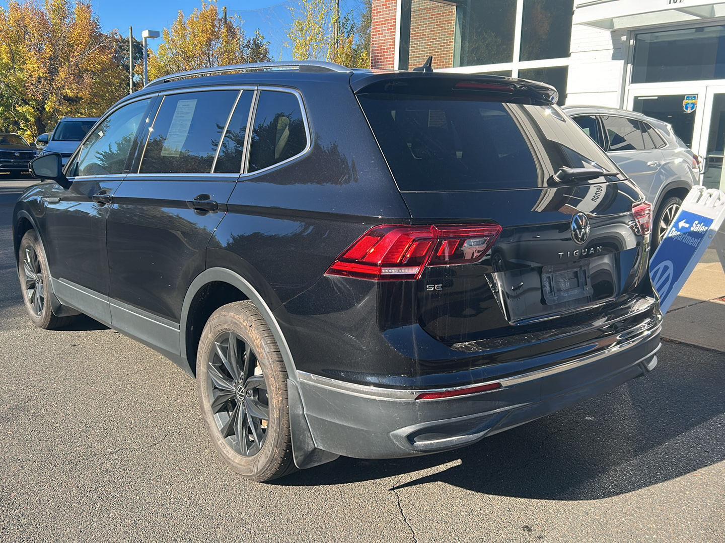2024 Volkswagen Tiguan SE Wolfsburg Edition photo 2