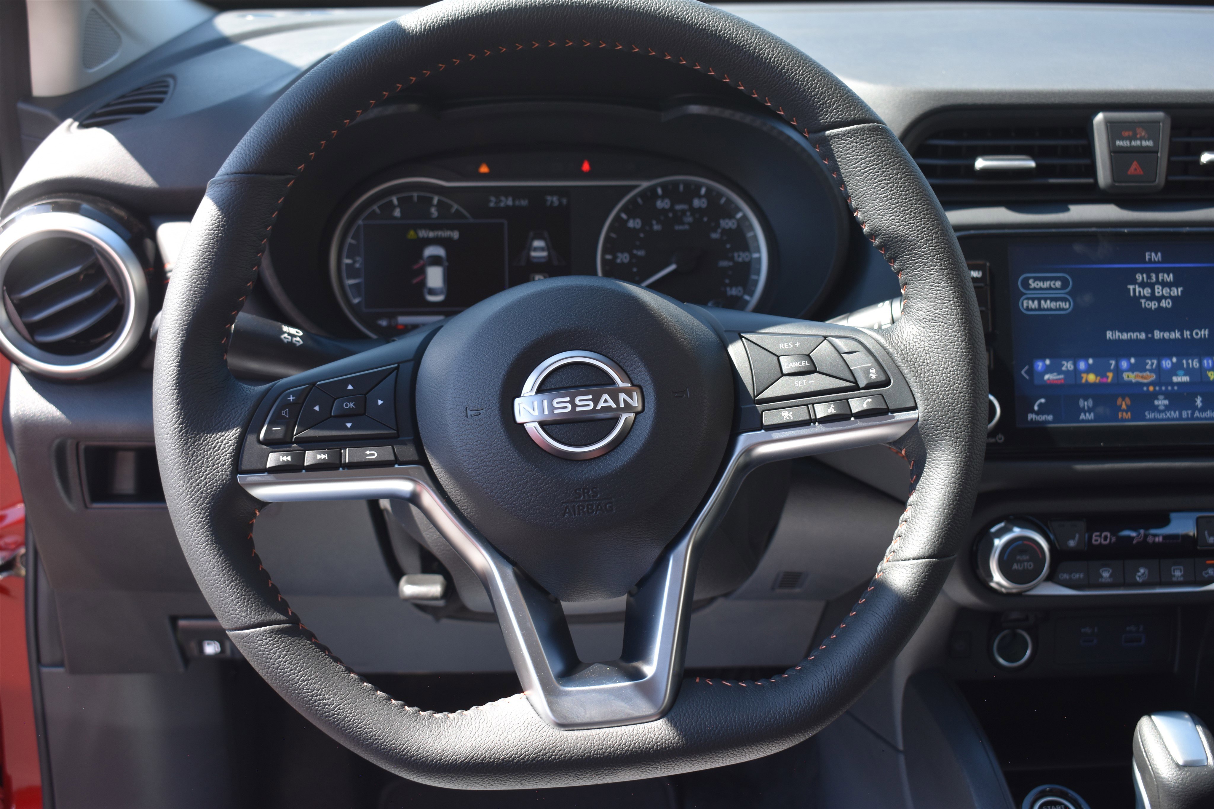 2025 Nissan Versa SR photo 8
