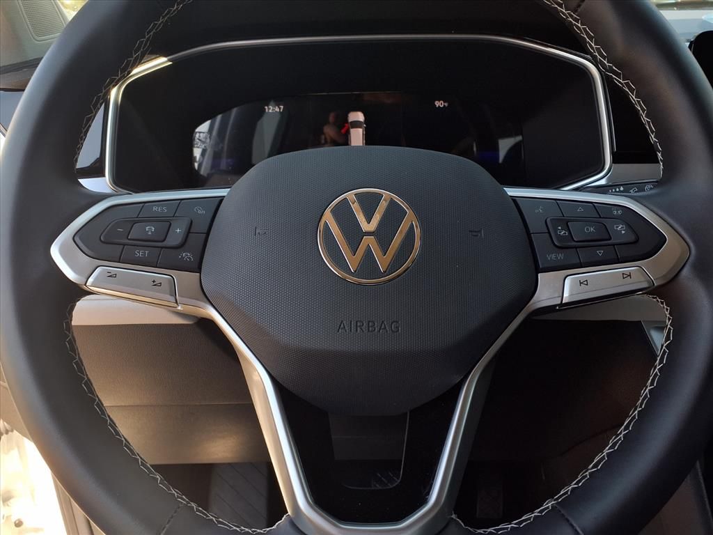 2025 Volkswagen Taos SE photo 10