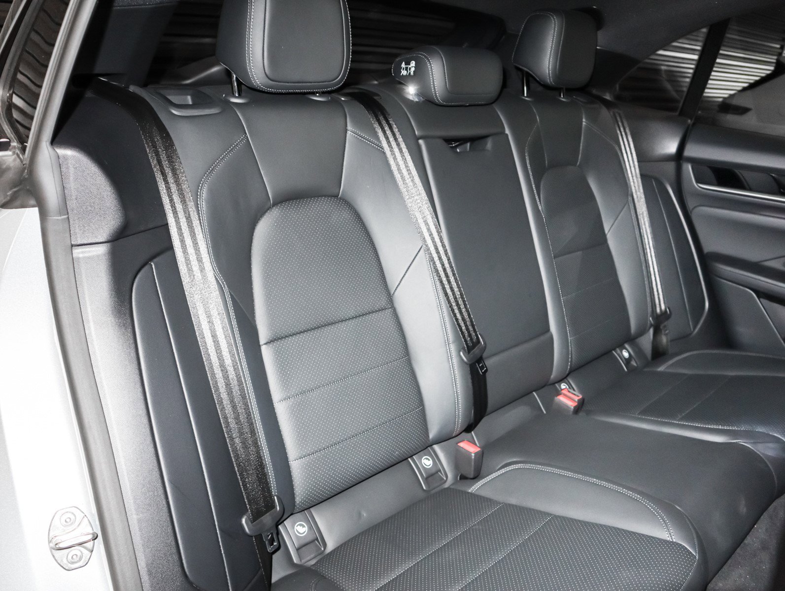 2025 Porsche Macan Electric 4 photo 6