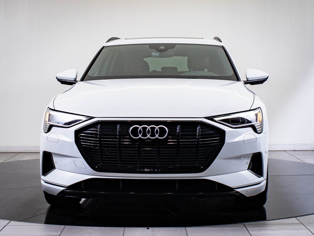 2022 Audi e-tron Premium photo 2