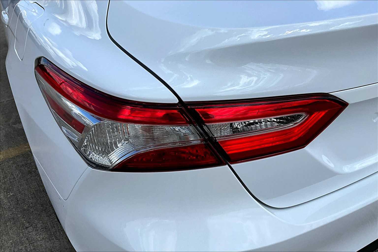 2020 Toyota Camry Hybrid LE photo 23
