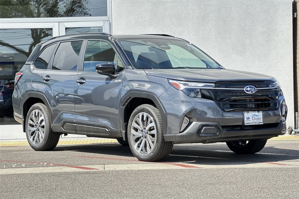 2025 Subaru Forester Touring photo 2