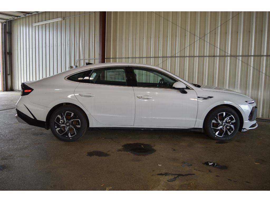 2025 Hyundai Sonata SEL photo 4