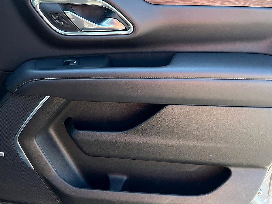 2021 Chevrolet Suburban LT photo 20