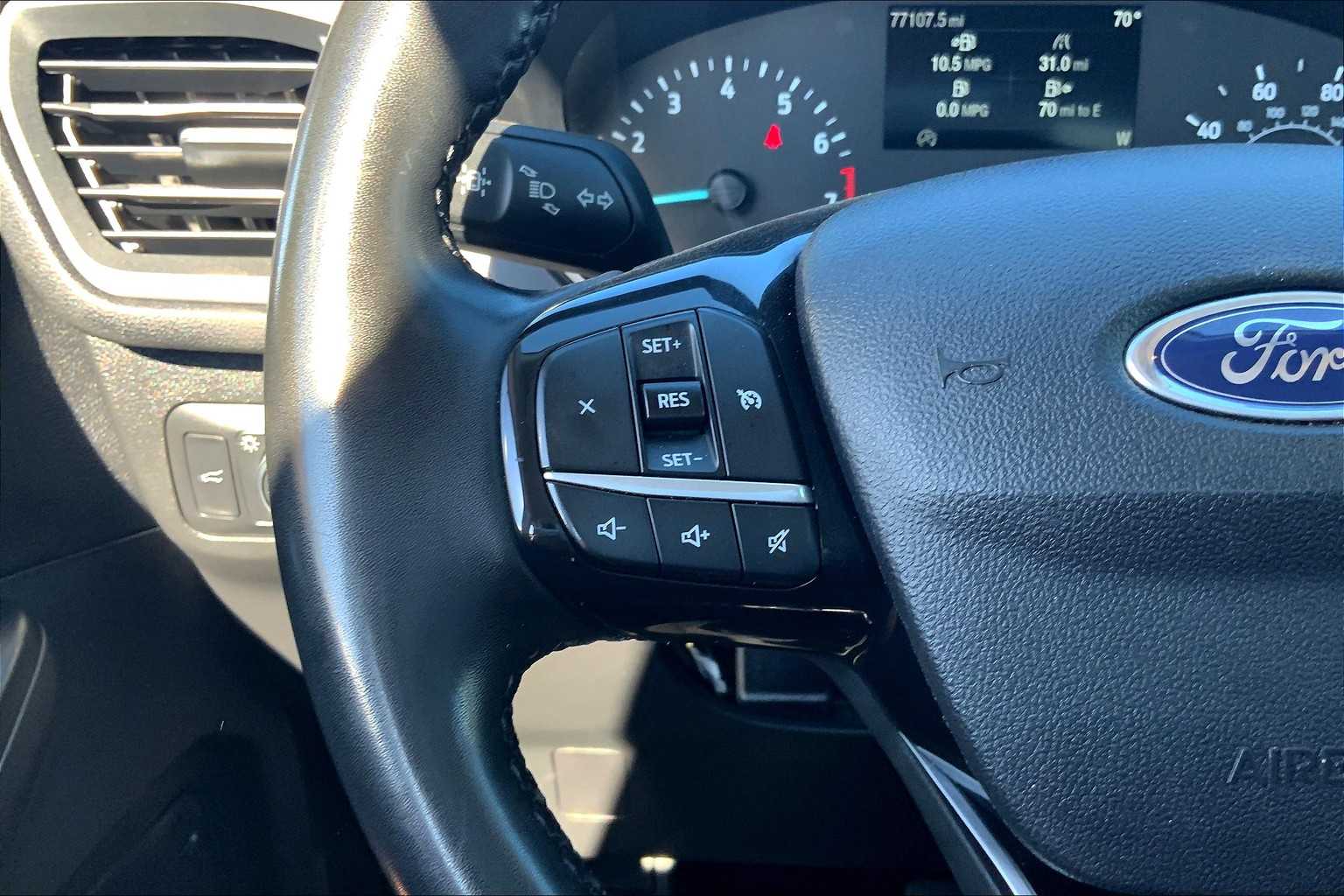 2022 Ford Escape SEL photo 22