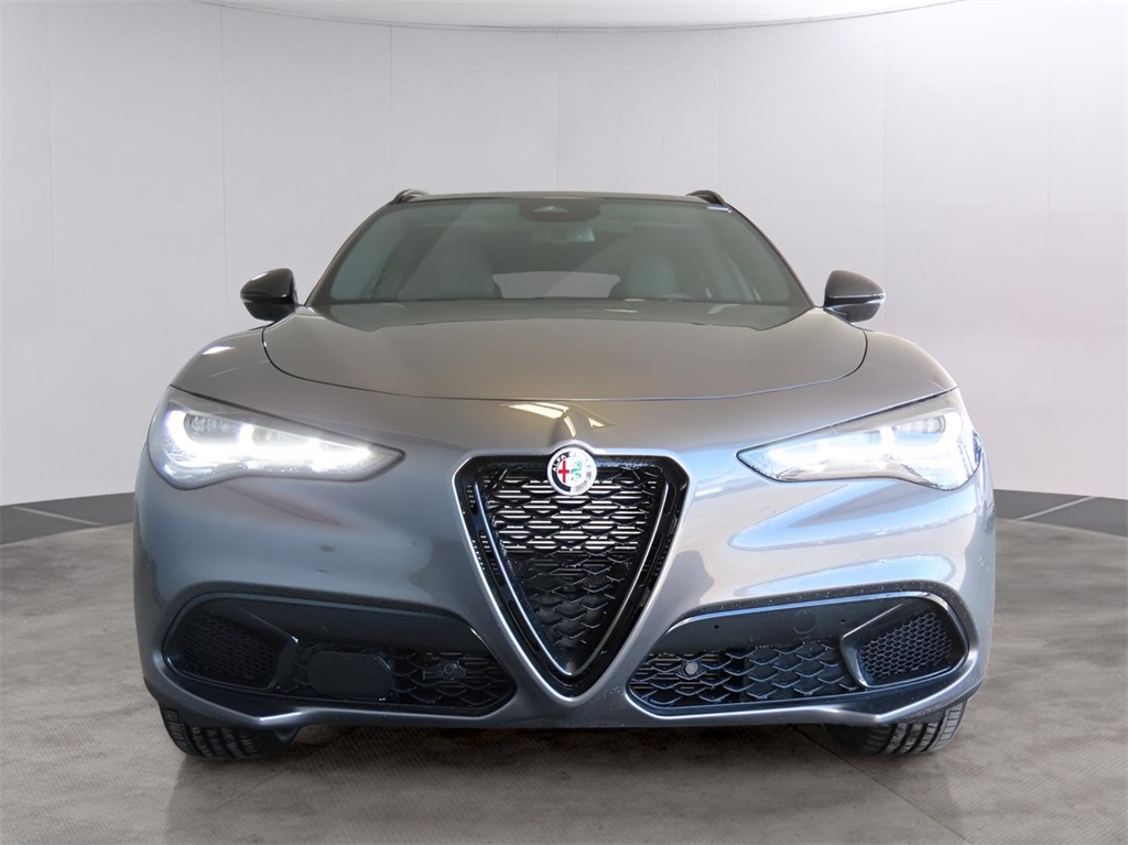 2025 Alfa Romeo Stelvio Sprint Base photo 2