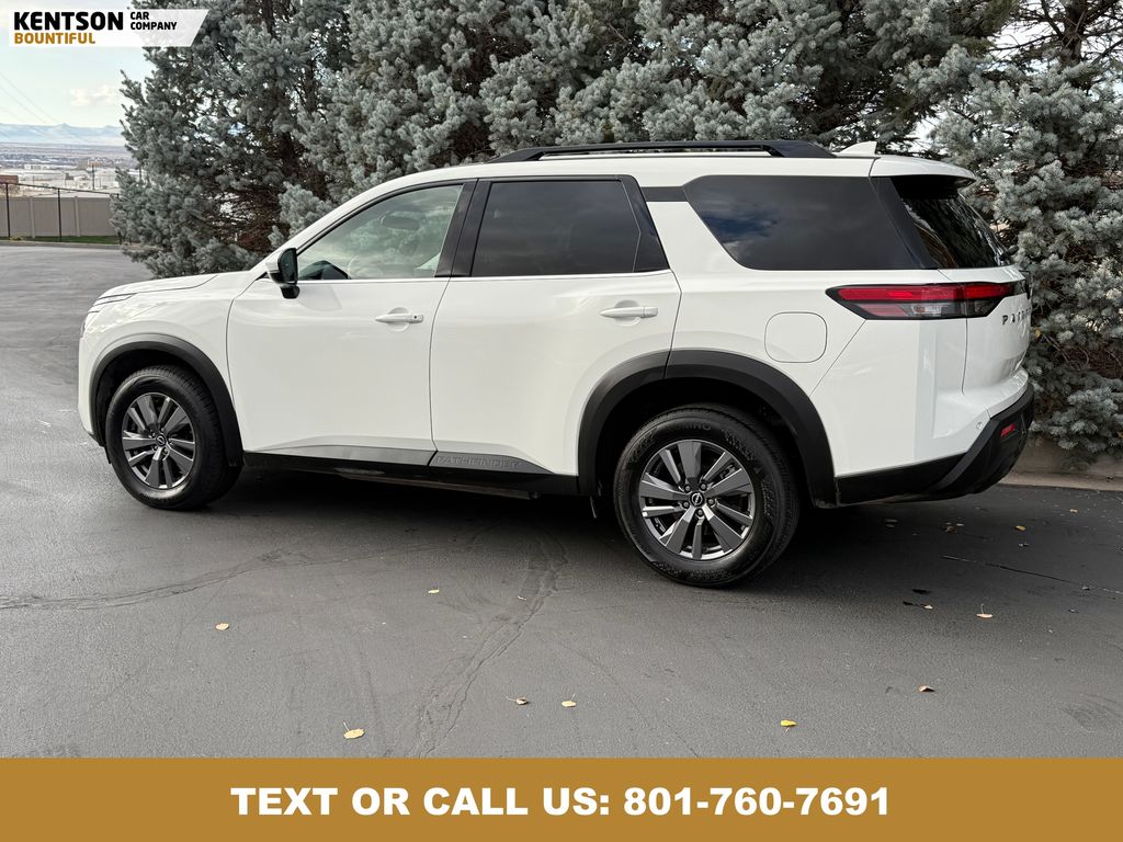 2025 Nissan Pathfinder SV photo 3