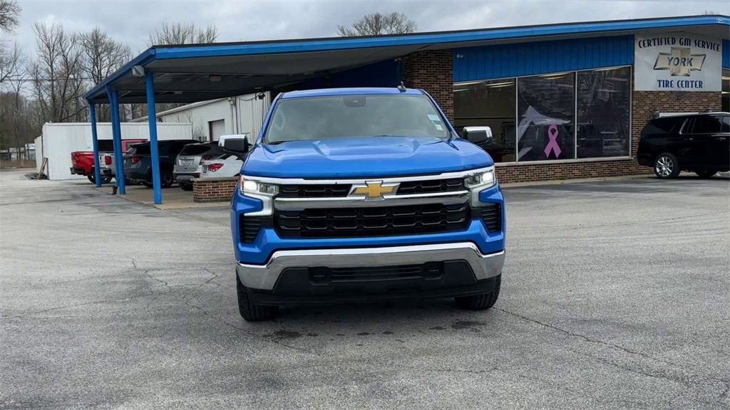 2025 Chevrolet Silverado 1500 LT photo 4
