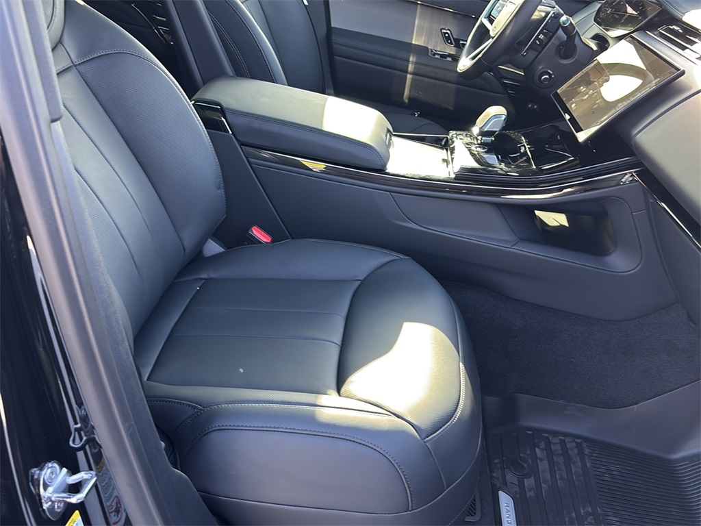 2025 Land Rover Range Rover Sport SE photo 13