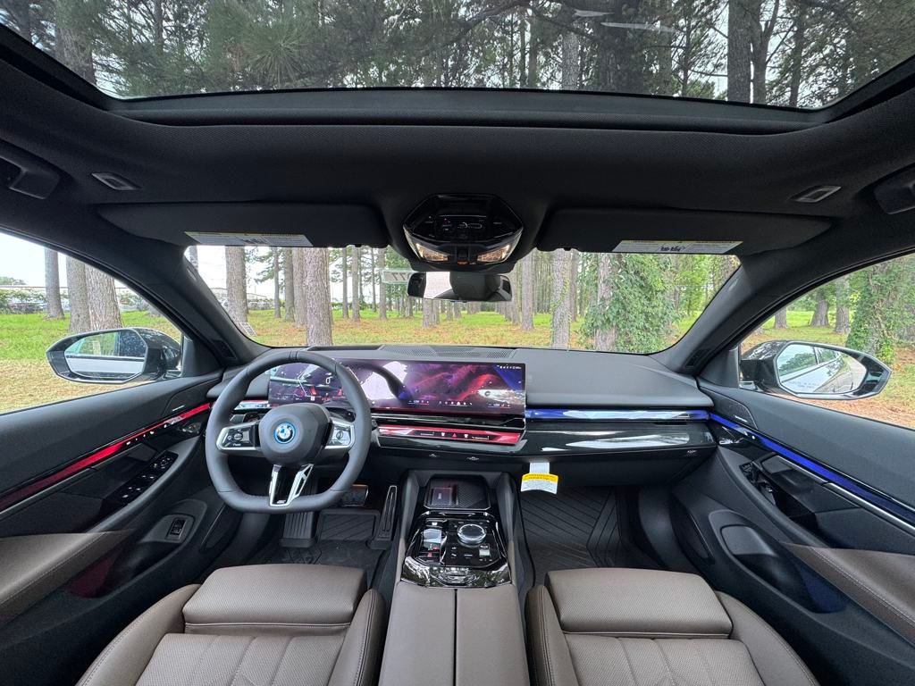 2026 Bmw 550e xDrive photo 2