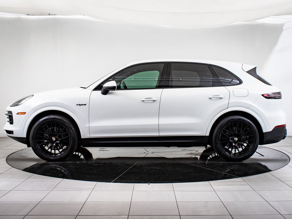 2021 Porsche Cayenne E-Hybrid photo 2