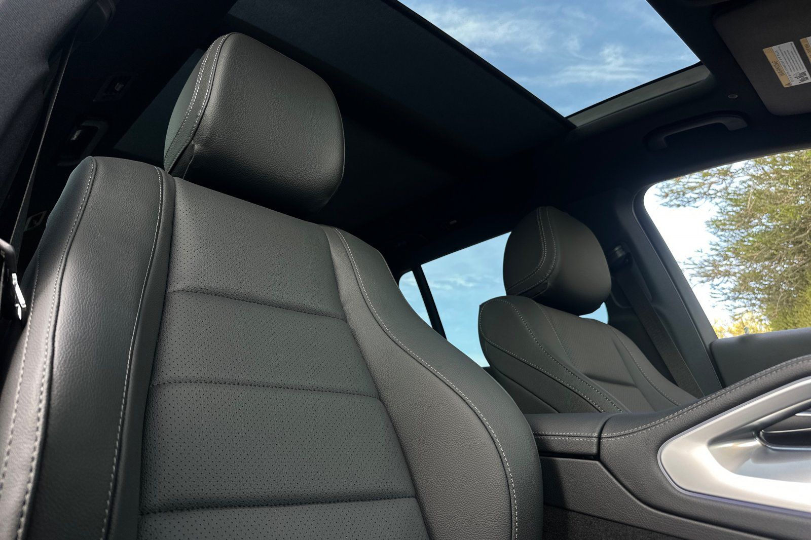 2025 Mercedes Benz GLS 450 4MATIC photo 3