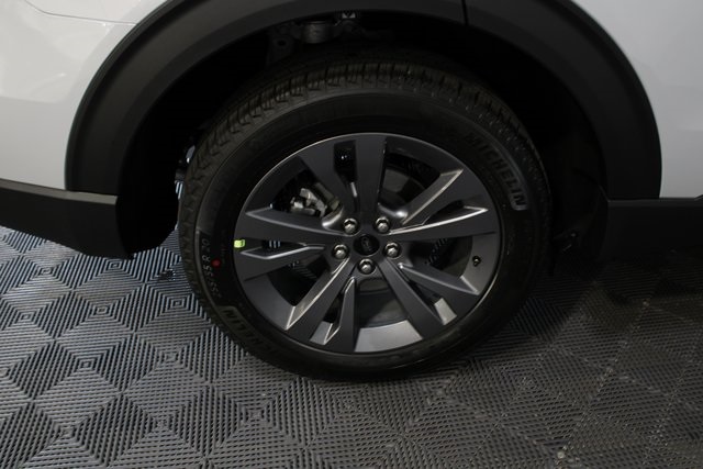 2025 Ford Explorer photo 8