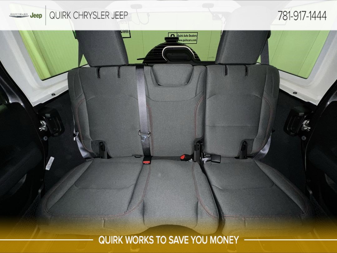 New 2025 Granite Crystal Metallic Clearcoat Jeep Rubicon image 21