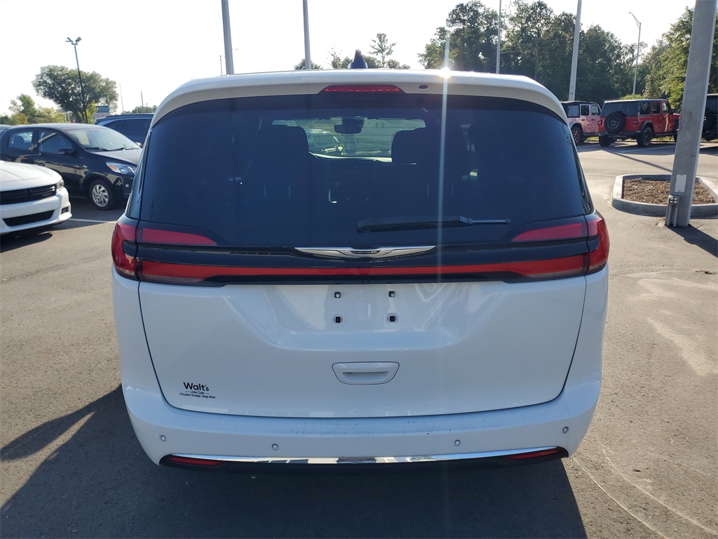 2024 Chrysler Pacifica Touring photo 8