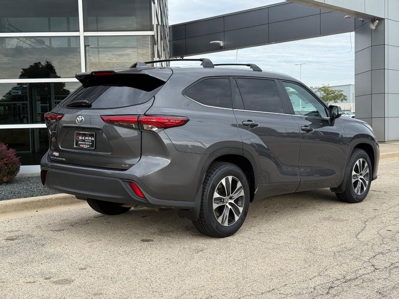 2023 Toyota Highlander XLE photo 3