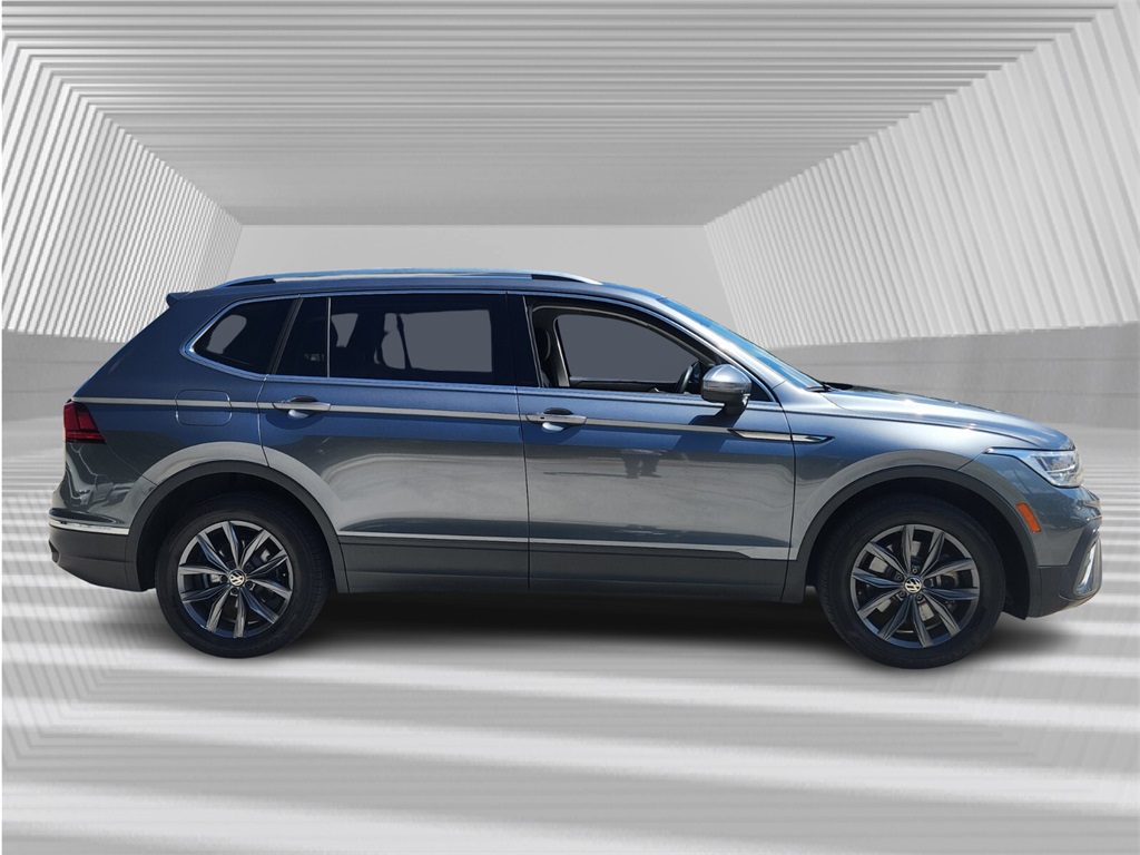 2022 Volkswagen Tiguan SE photo 2