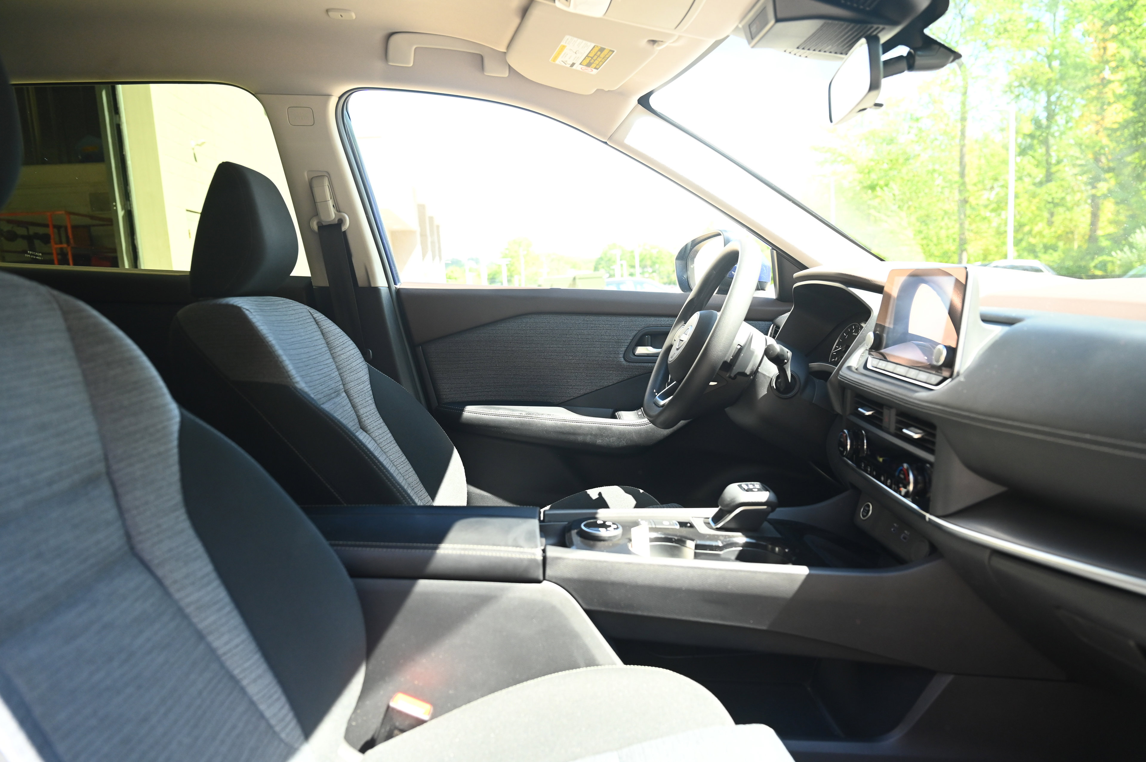 2023 Nissan Rogue SV photo 26