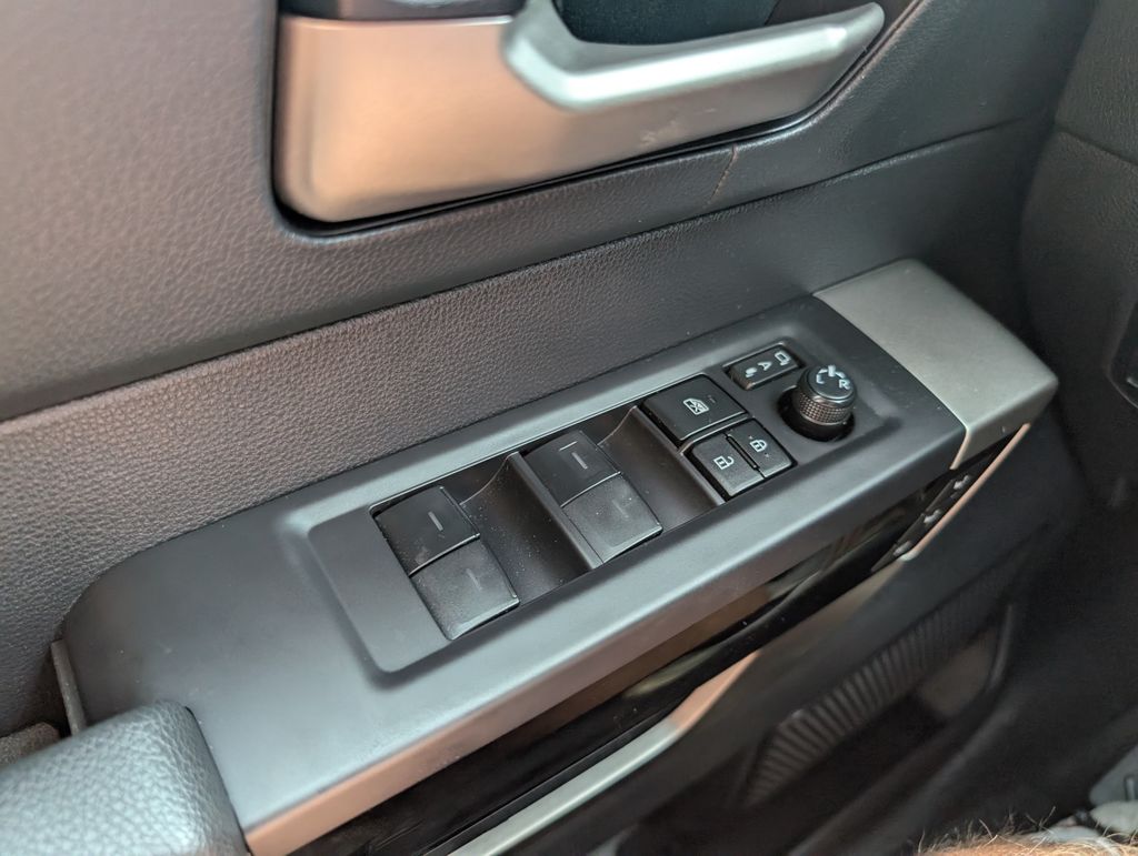 2022 Toyota Tundra Limited photo 8