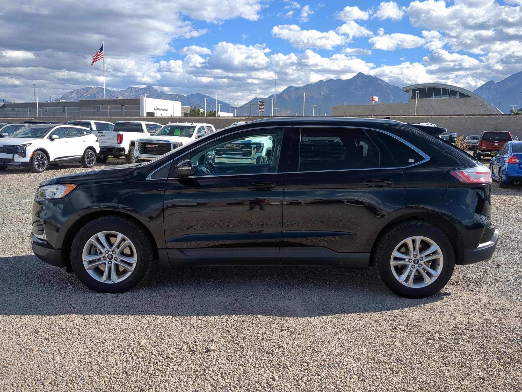 2019 Ford Edge SEL photo 2
