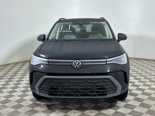 2025 Volkswagen Taos SE photo 2