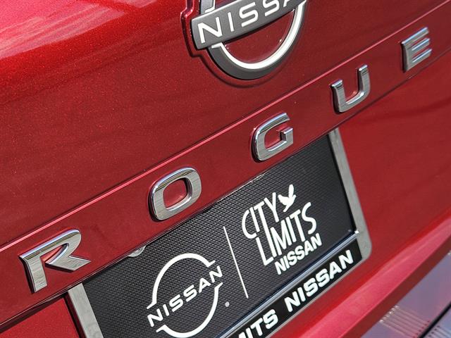 2022 Nissan Rogue SV photo 8