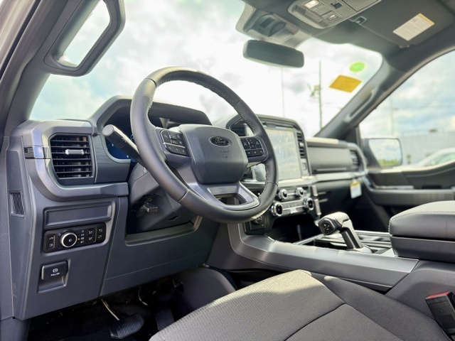 2025 Ford F-150 XLT photo 14