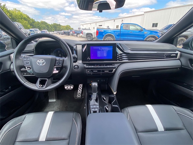 2025 Toyota Camry SE photo 17