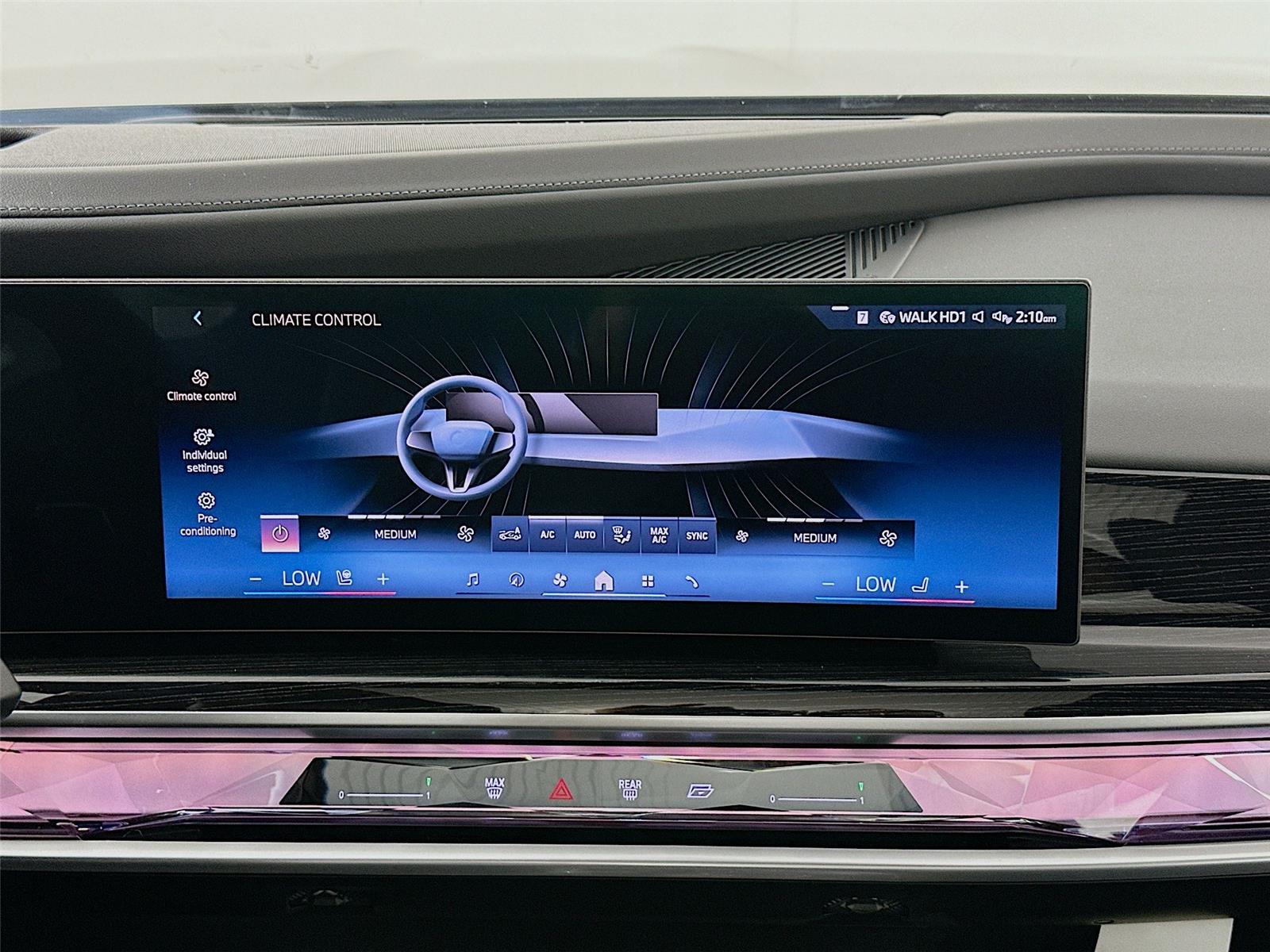 2026 Bmw 750e photo 15