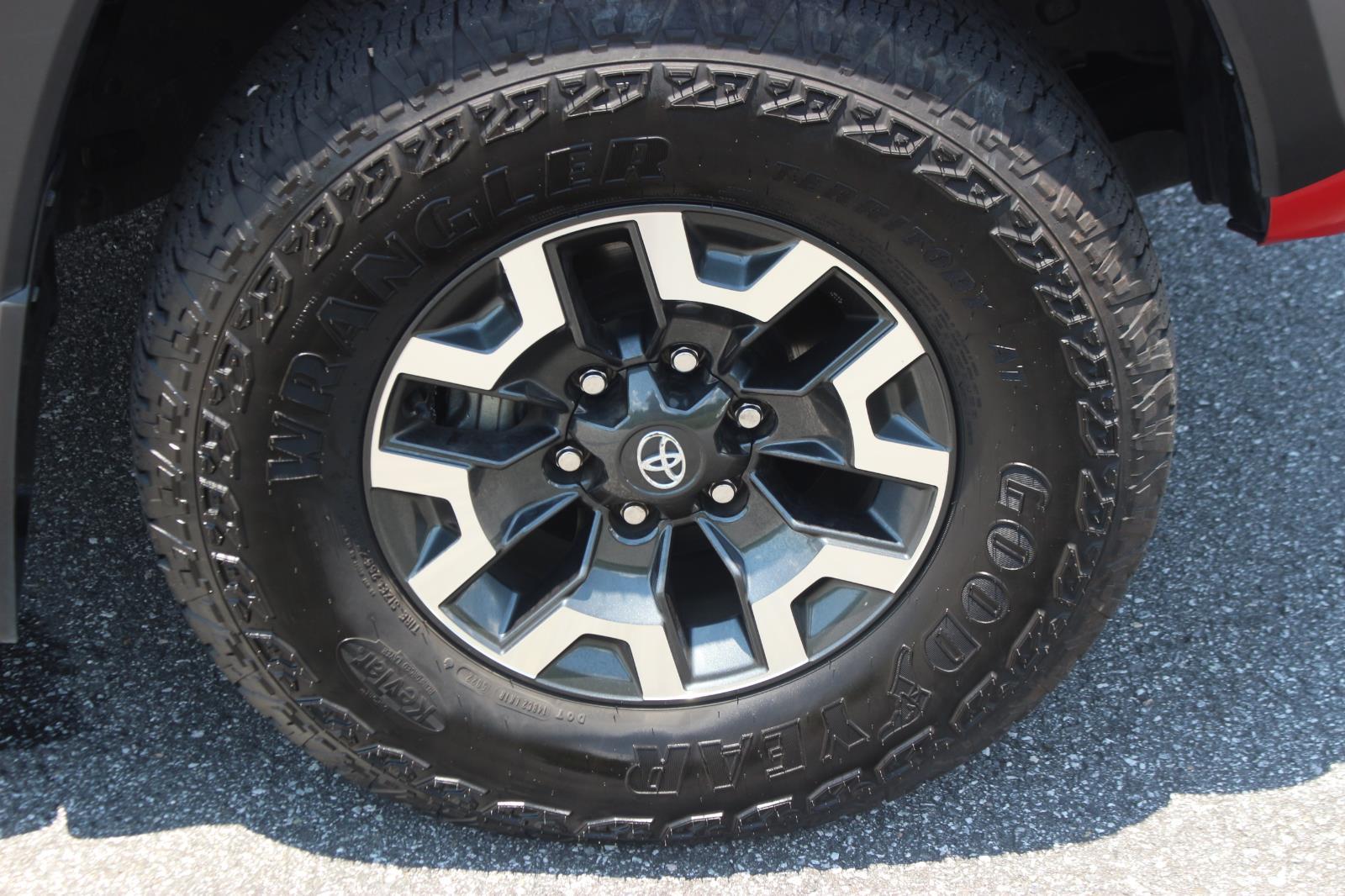 2023 Toyota Tacoma TRD photo 31