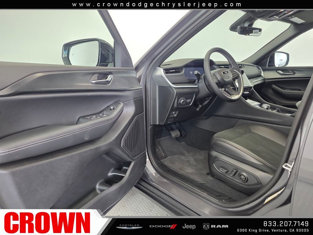 2025 Jeep Grand Cherokee Laredo Altitude photo 17