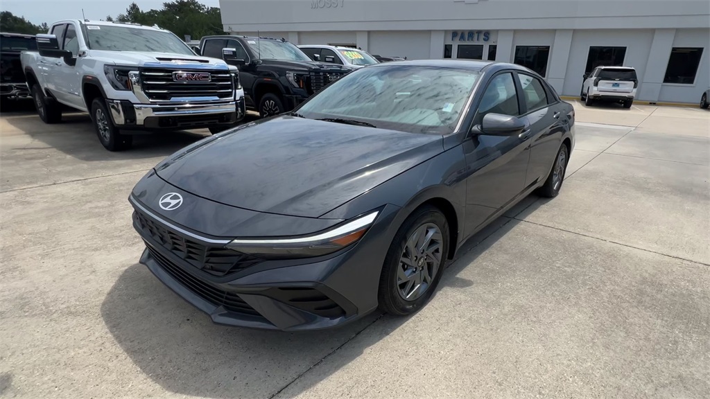 2024 Hyundai Elantra SEL photo 4