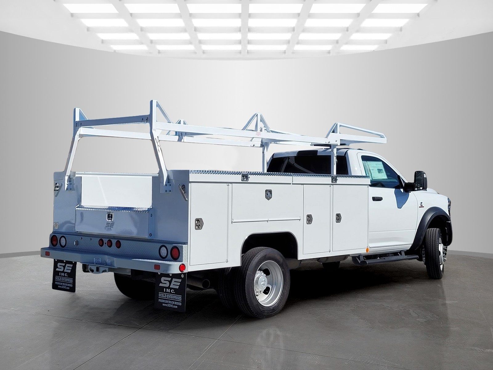 2026 Ram 5500 Tradesman photo 4