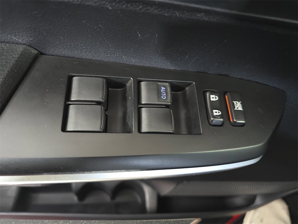 2016 Toyota Tundra SR5 photo 28