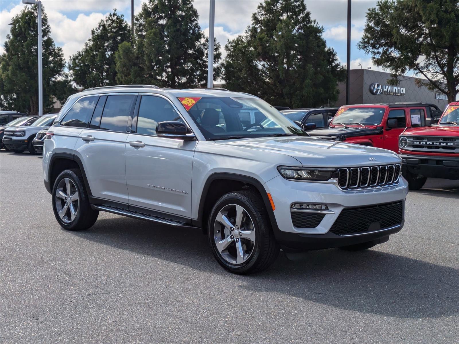 2025 Jeep Grand Cherokee Limited photo 2