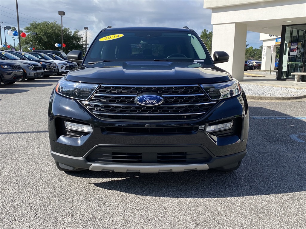 2024 Ford Explorer XLT photo 2