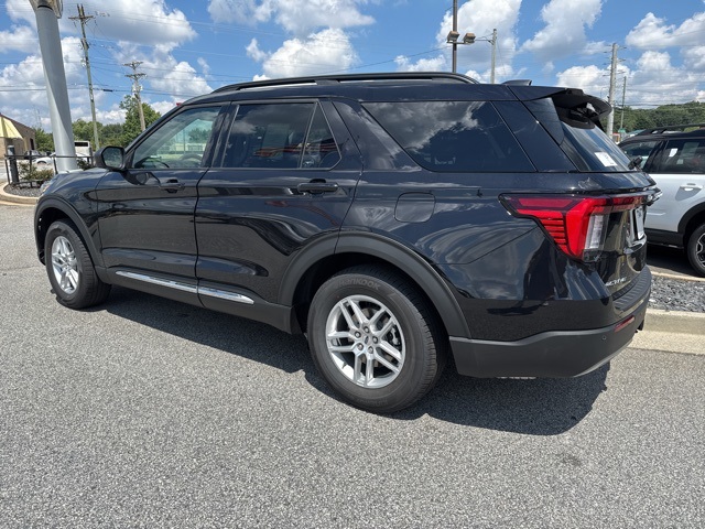2025 Ford Explorer photo 4
