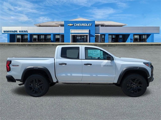 2025 Chevrolet Colorado Trail Boss photo 2