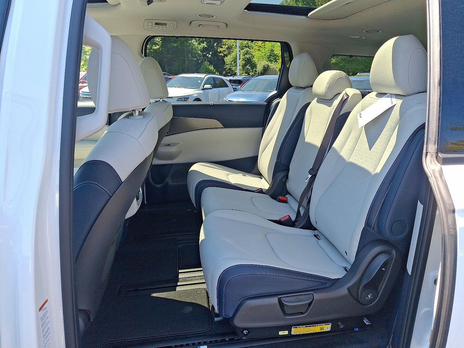 2026 Kia Carnival SX Prestige photo 3